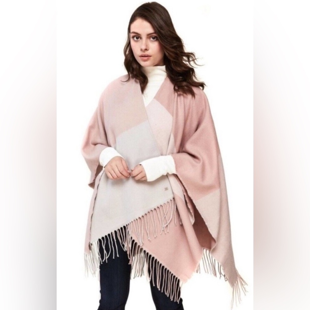 Soia & Kyo Pink and Cream Shawl nwt fringed hem
